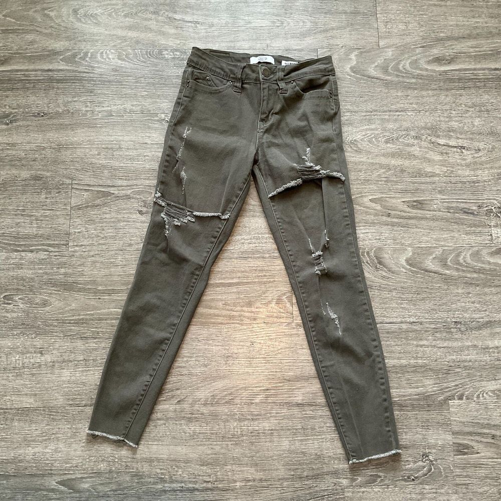 YMI Wanna Betta Butt Midrise Distressed Skinny Jeans Womens 3/26 Raw Hem Green